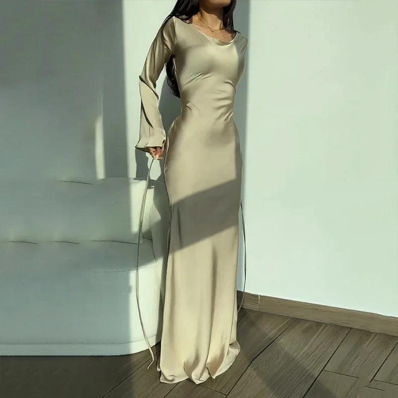 Vestido Maxi Acampanado de Satén para Mujeres